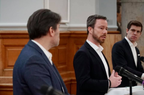 Jakob Ellemann-Jensen, Morten Dahlin og Mads Fuglede præsenterer Venstres udlændingepolitik.